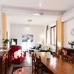 200 Mt Dal Centro La Piazzetta * 瓦拉泽