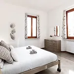 200 Mt Dal Centro La Piazzetta 公寓 瓦拉泽