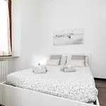 200 Mt Dal Centro La Piazzetta 公寓