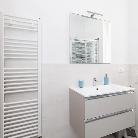 200 Mt Dal Centro La Piazzetta * Varazze