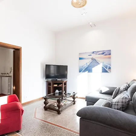 Apartment 200 Mt Dal Centro La Piazzetta