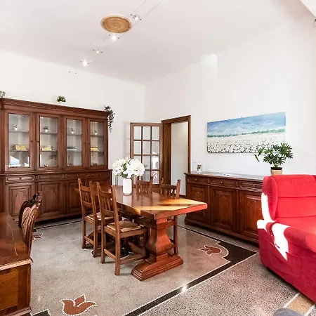 Apartment 200 Mt Dal Centro La Piazzetta *