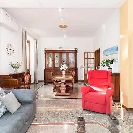 200 Mt Dal Centro La Piazzetta